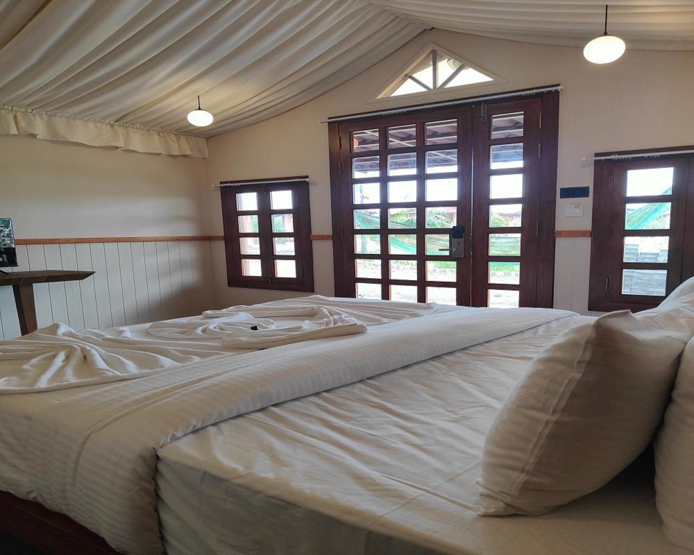 Nirvana Resort And Restaurant Garudeshwar Exterior photo