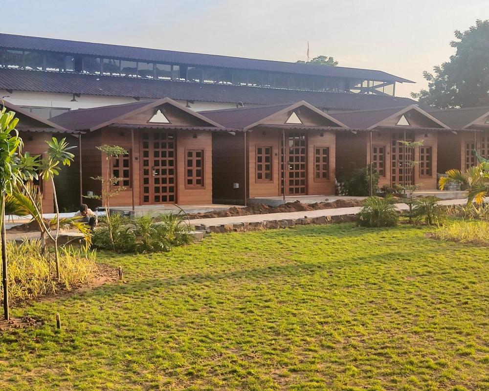 Nirvana Resort And Restaurant Garudeshwar Exterior photo